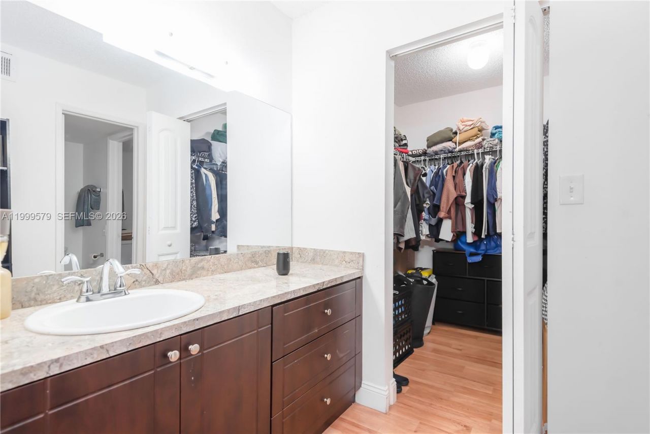 8885 Fontainebleau Blvd, Unit 205, Miami, FL 33172 Photo