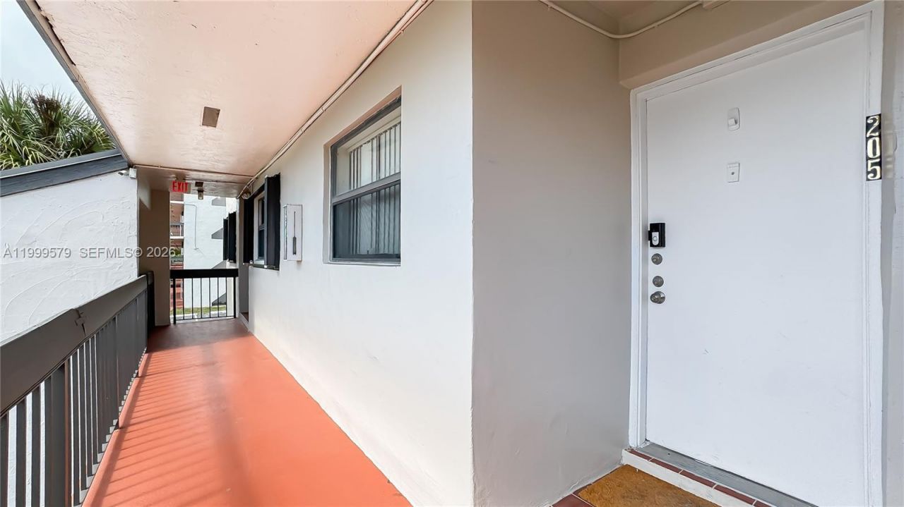 8885 Fontainebleau Blvd, Unit 205, Miami, FL 33172 Photo