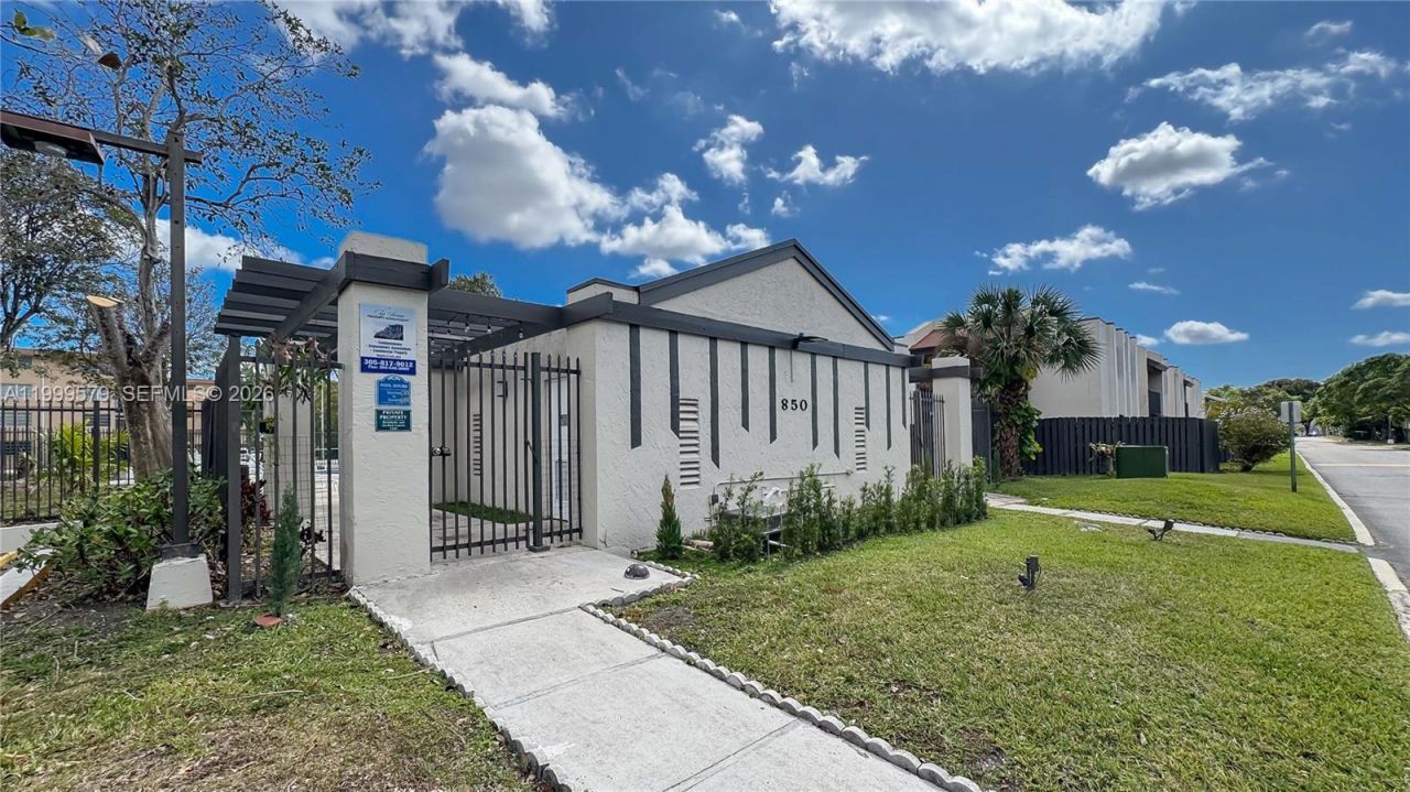 8885 Fontainebleau Blvd, Unit 205, Miami, FL 33172 Photo