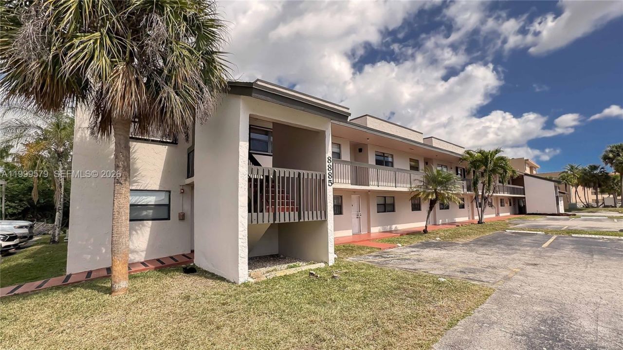 8885 Fontainebleau Blvd, Unit 205, Miami, FL 33172 Photo