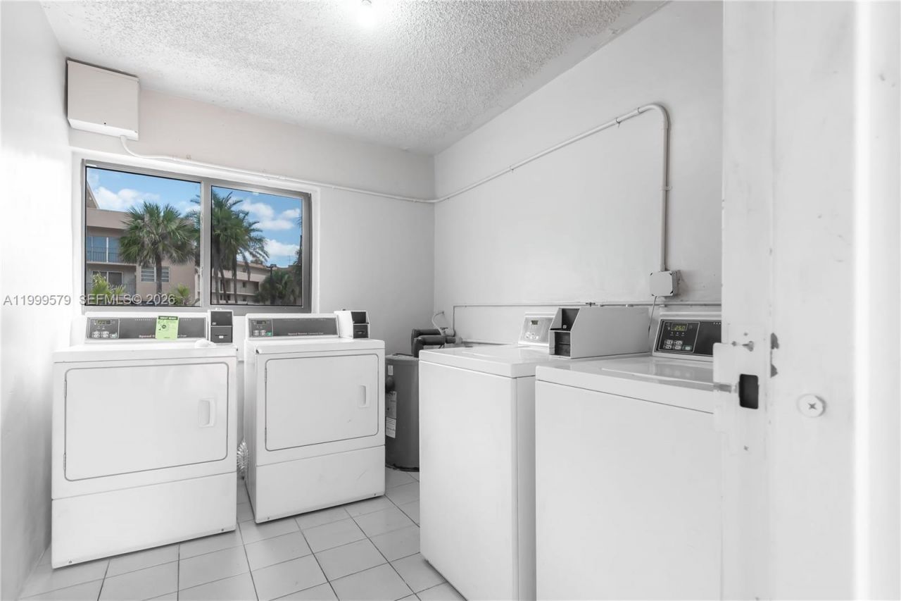 8885 Fontainebleau Blvd, Unit 205, Miami, FL 33172 Photo