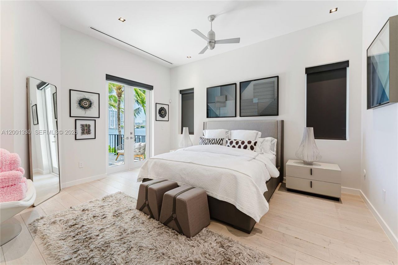 3916 Island Estates Dr , Aventura, FL 33160 Photo