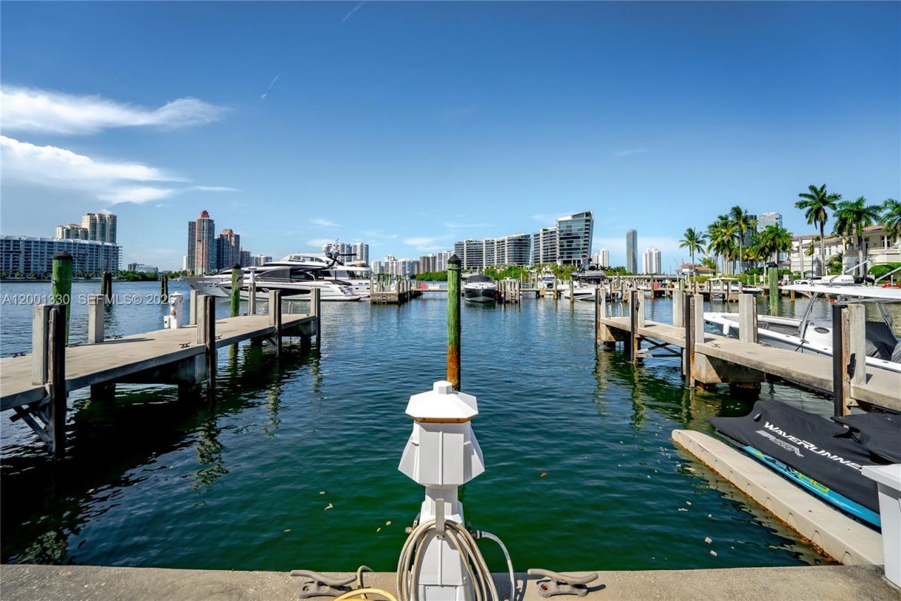 3916 Island Estates Dr , Aventura, FL 33160 Photo