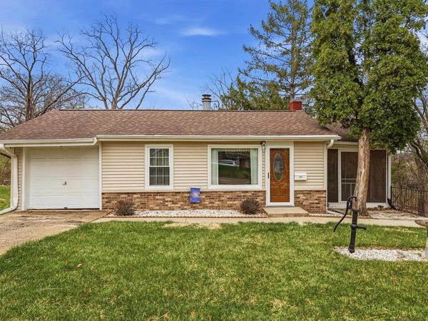 711 Laurel Street, Dubuque, IA 52003