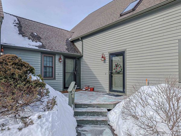 35 Montrose Drive, Stratham, NH 03885