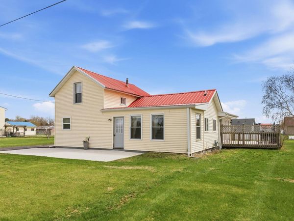 2425 S Oakhill Avenue, Janesville, WI 53546