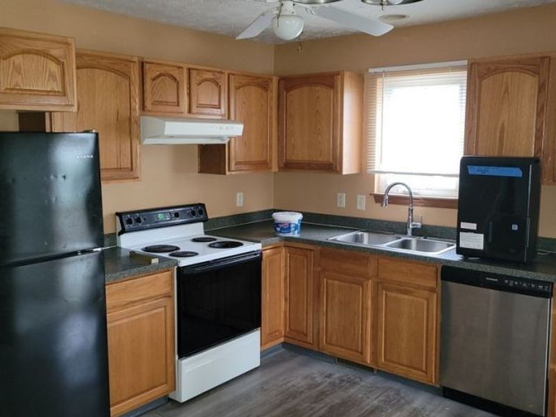 302 W Glen, Elyria, OH 44035 Photo 5