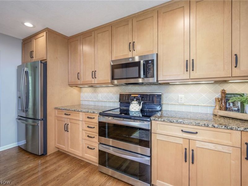 448 E Reserve Drive, Cuyahoga Falls, OH 44223 Photo 14