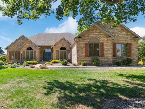 3896 Edison Street NE, Hartville, OH 44632