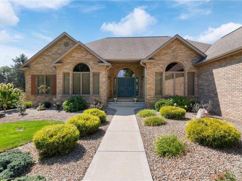 3896 Edison Street NE, Hartville, OH 44632 Photo 2