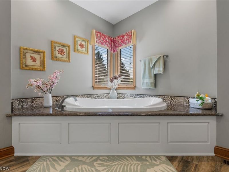 3896 Edison Street NE, Hartville, OH 44632 Photo 21