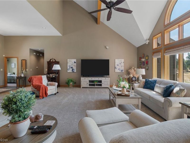 3896 Edison Street NE, Hartville, OH 44632 Photo 4