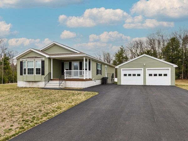 102 Topaz Terrace, Gardner, MA 01440