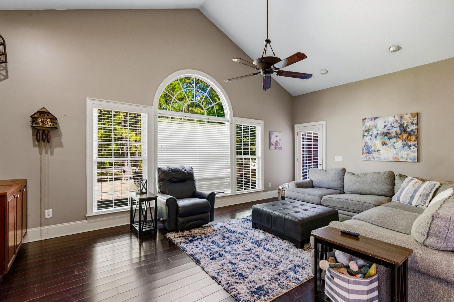 592 Oxbow Dr. Photo 14