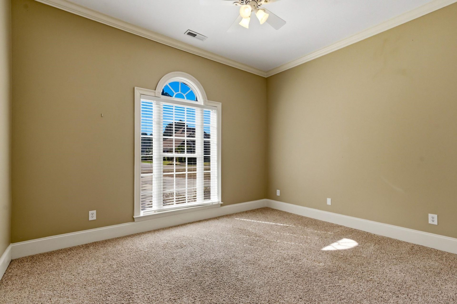 592 Oxbow Dr. Photo 24