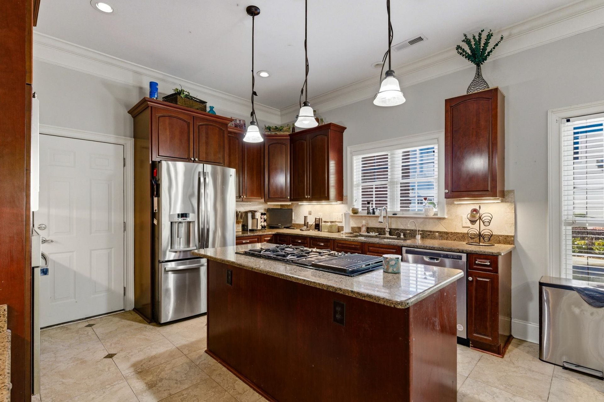 592 Oxbow Dr. Photo 6