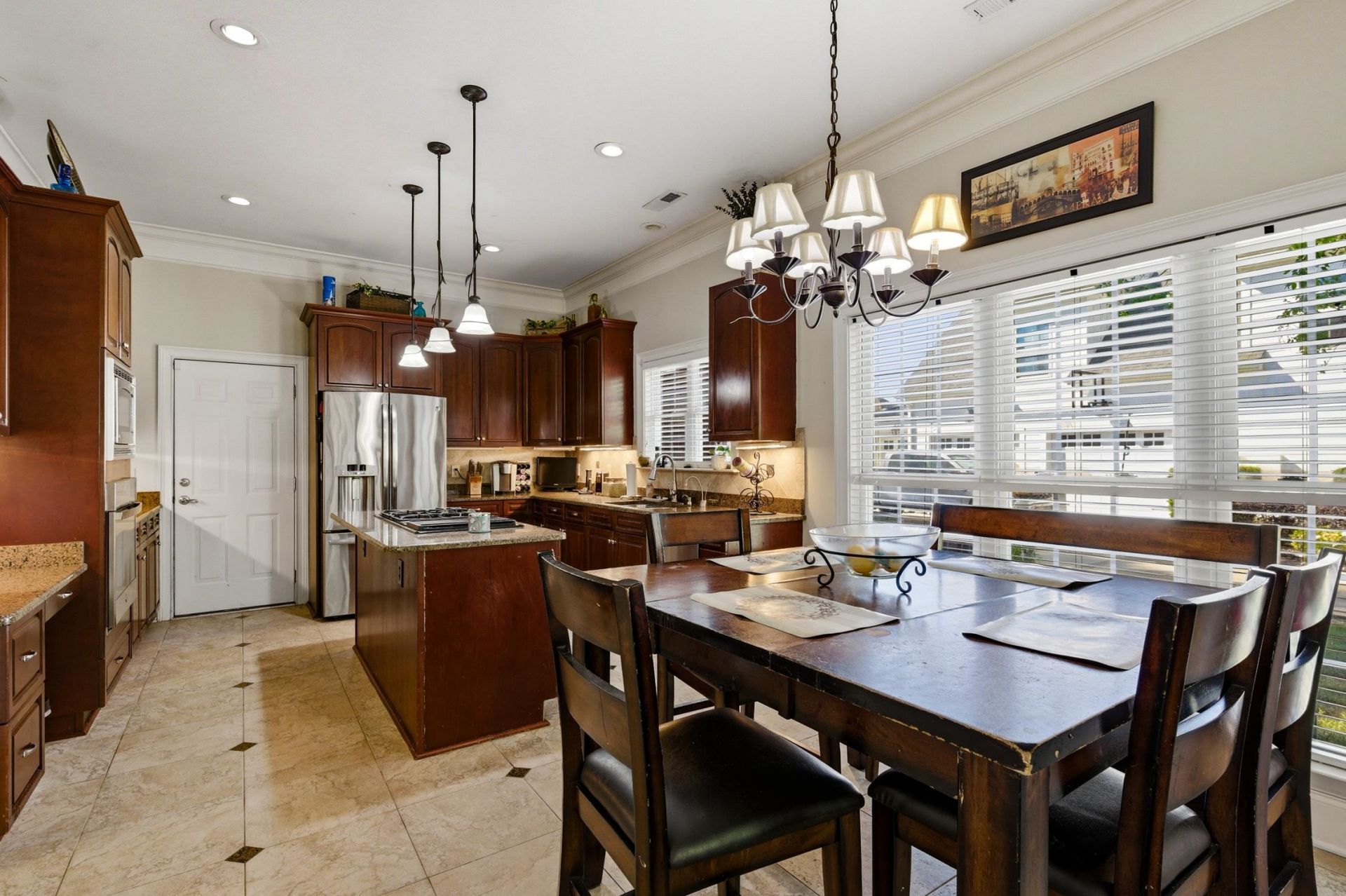 592 Oxbow Dr. Photo 7