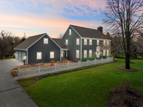 W289N3344 Lost Creek Ct, Delafield, WI 53072