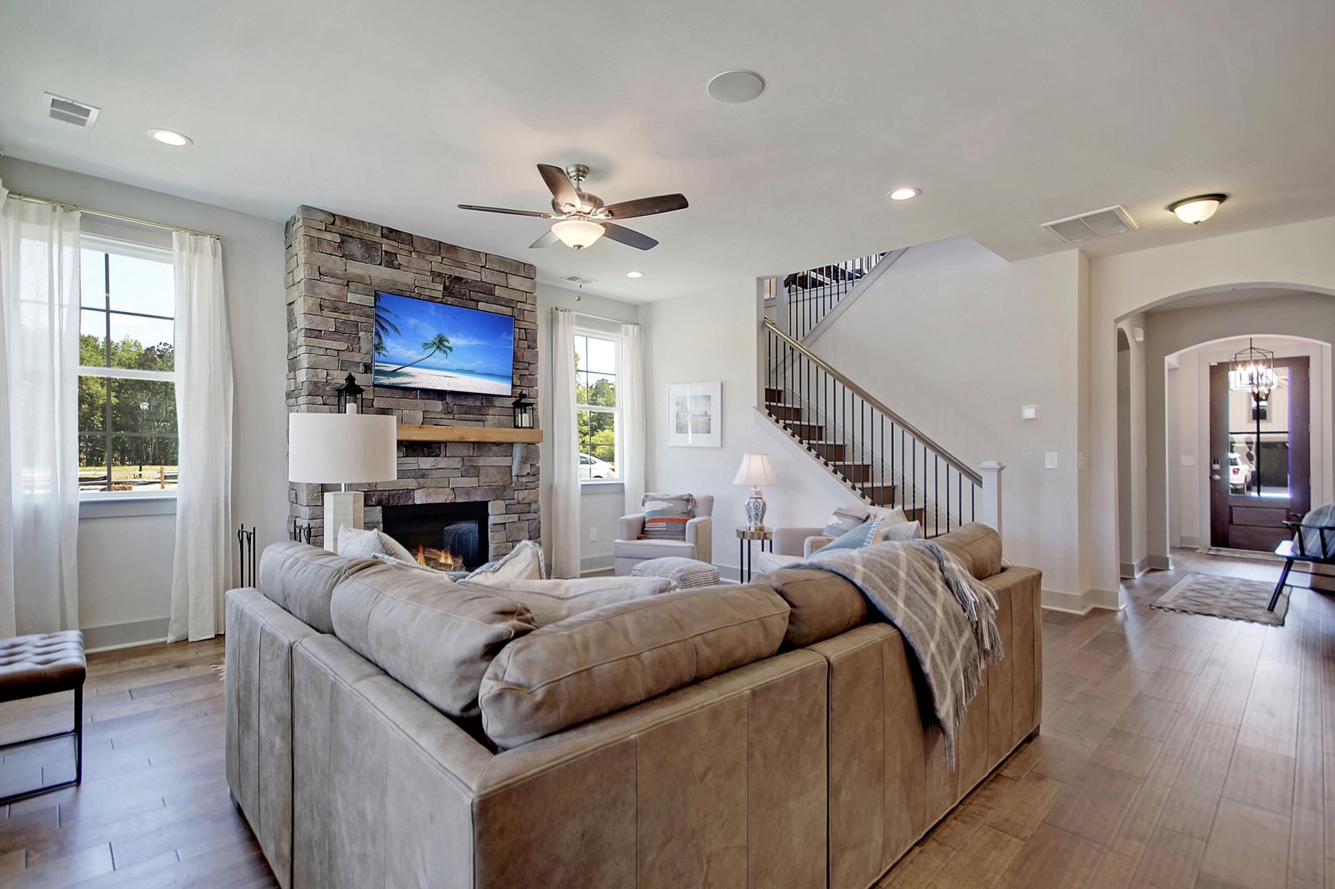 228 Creek Pointe Drive Photo 16