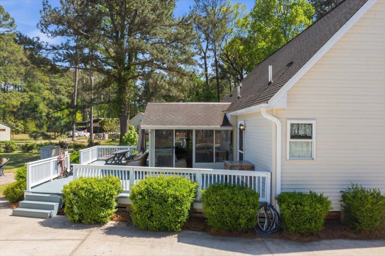 2195 River Road Photo 4