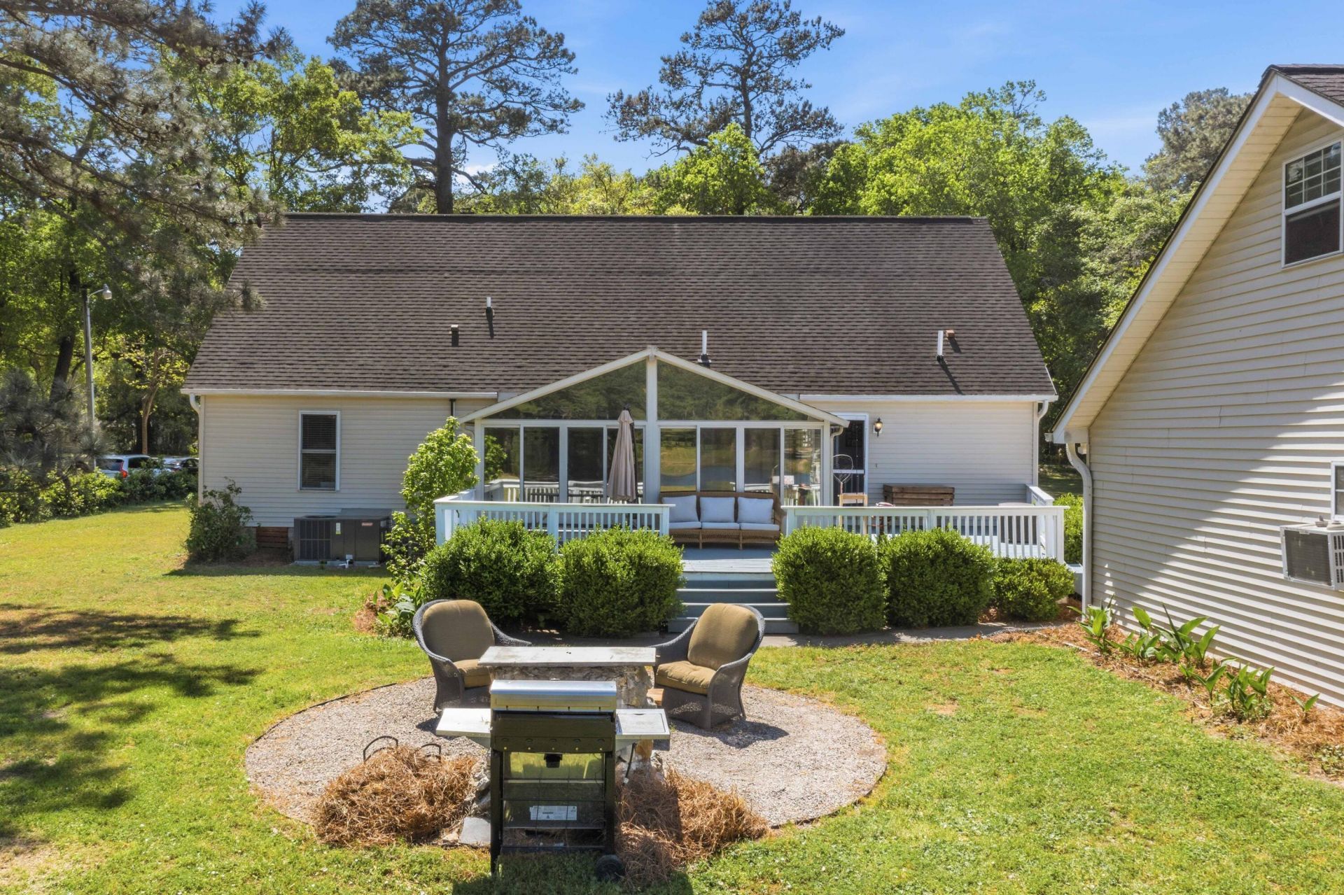 2195 River Road Photo 5