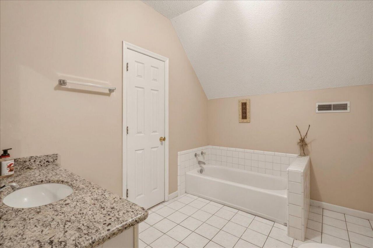 2195 River Road Photo 56