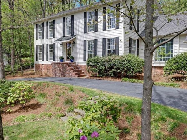 4 Stonehaven Drive , Signal Mountain, TN 37377