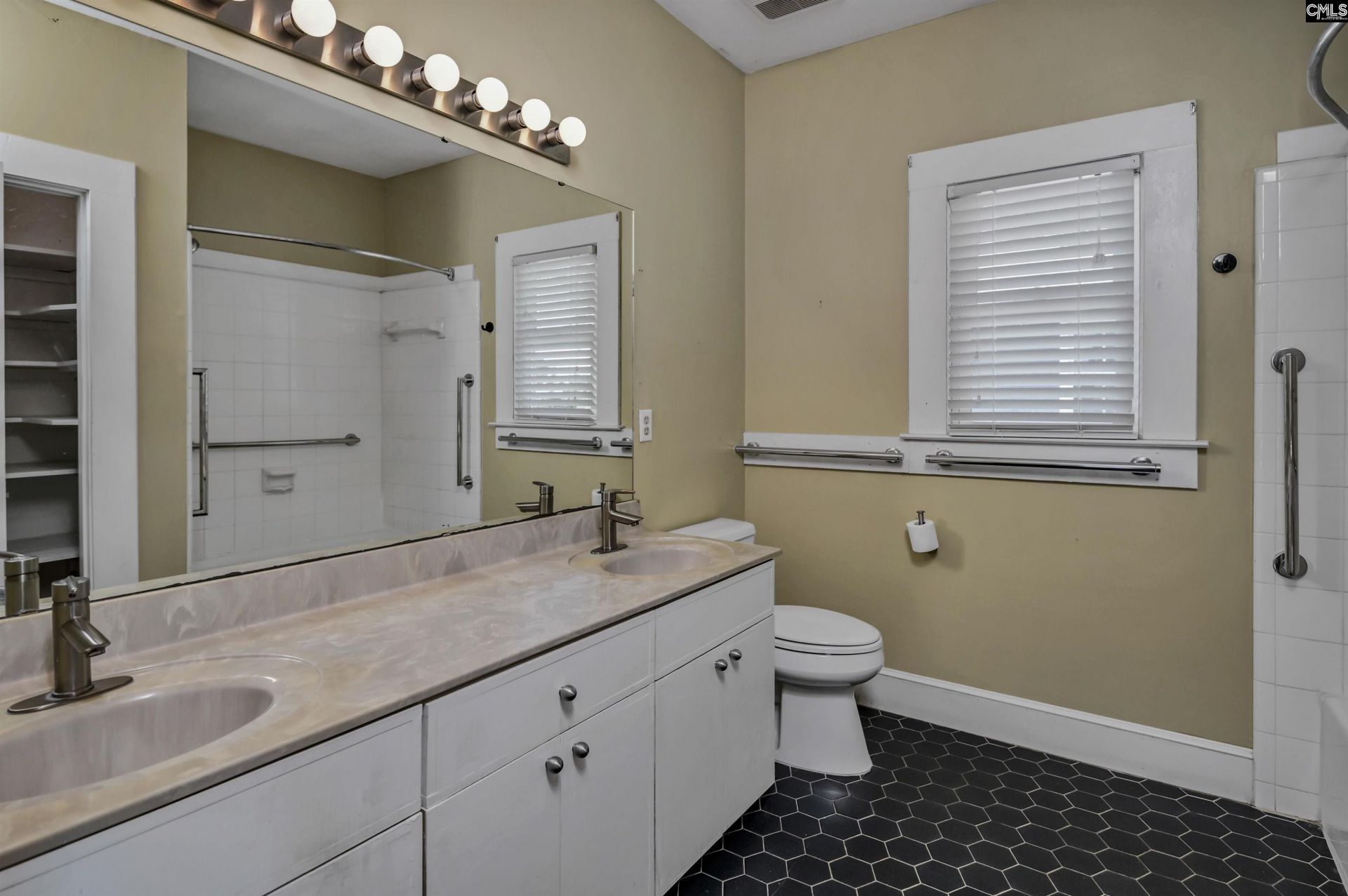 112 S Saluda Avenue  Photo 37