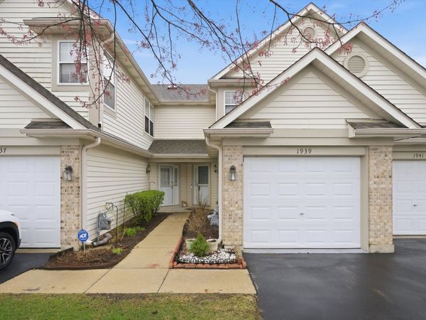 1939 Grove Avenue , Schaumburg, IL 60193