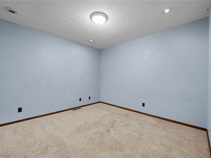 5686 Anna Court, Mentor on the Lake, OH 44060 Photo 14