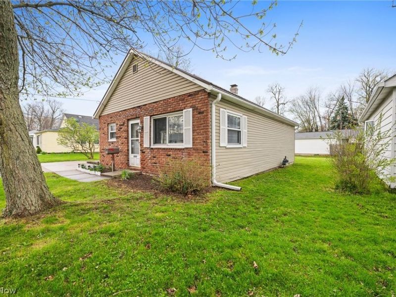 5686 Anna Court, Mentor on the Lake, OH 44060 Photo 3