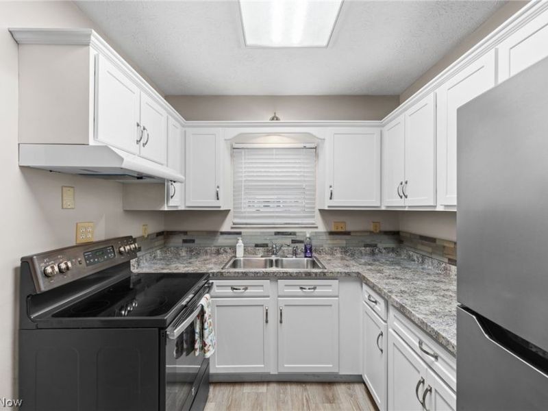 5686 Anna Court, Mentor on the Lake, OH 44060 Photo 5