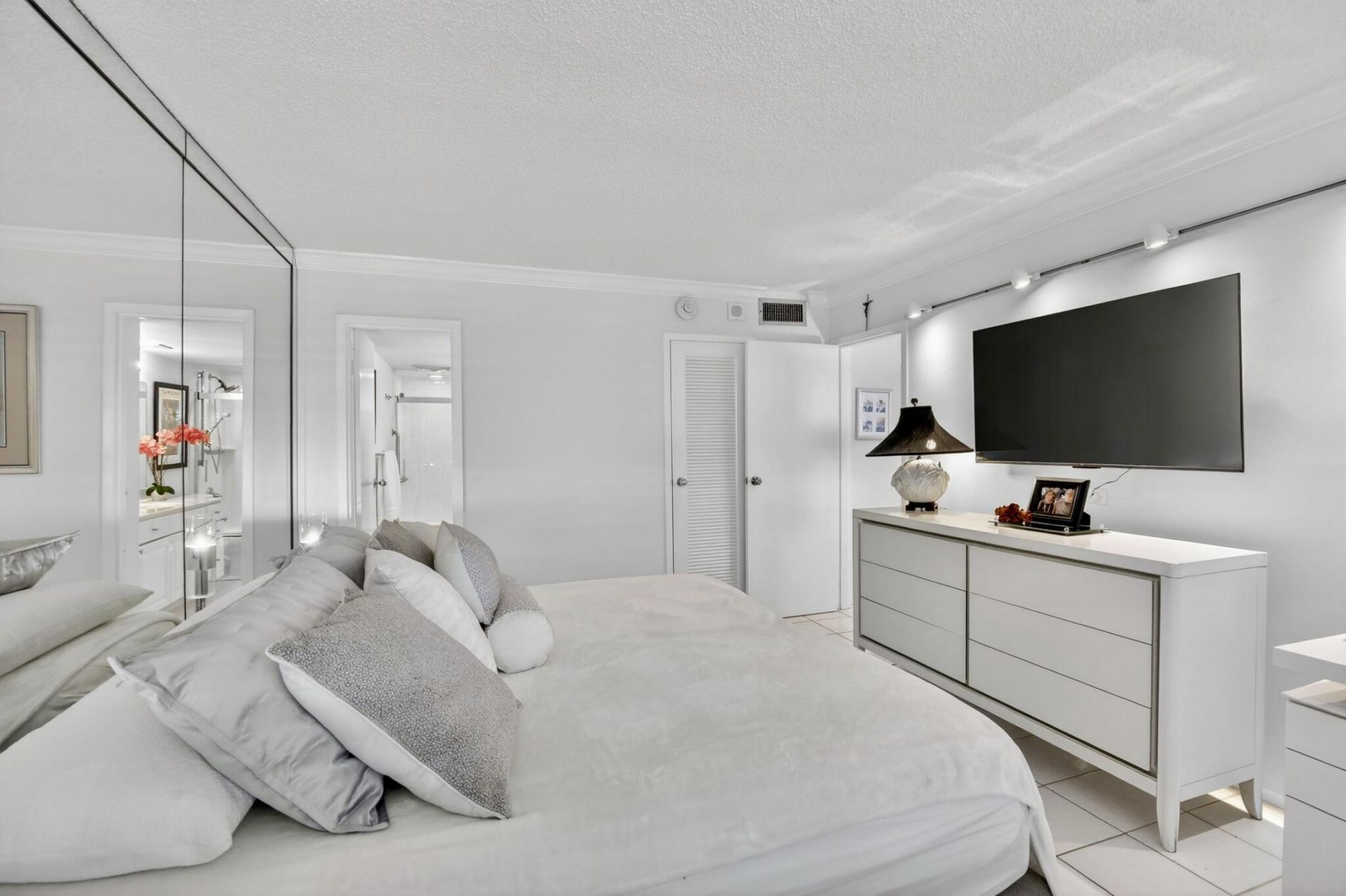 1160 N Federal Highway, Unit 517, Fort Lauderdale, FL 33304 Photo