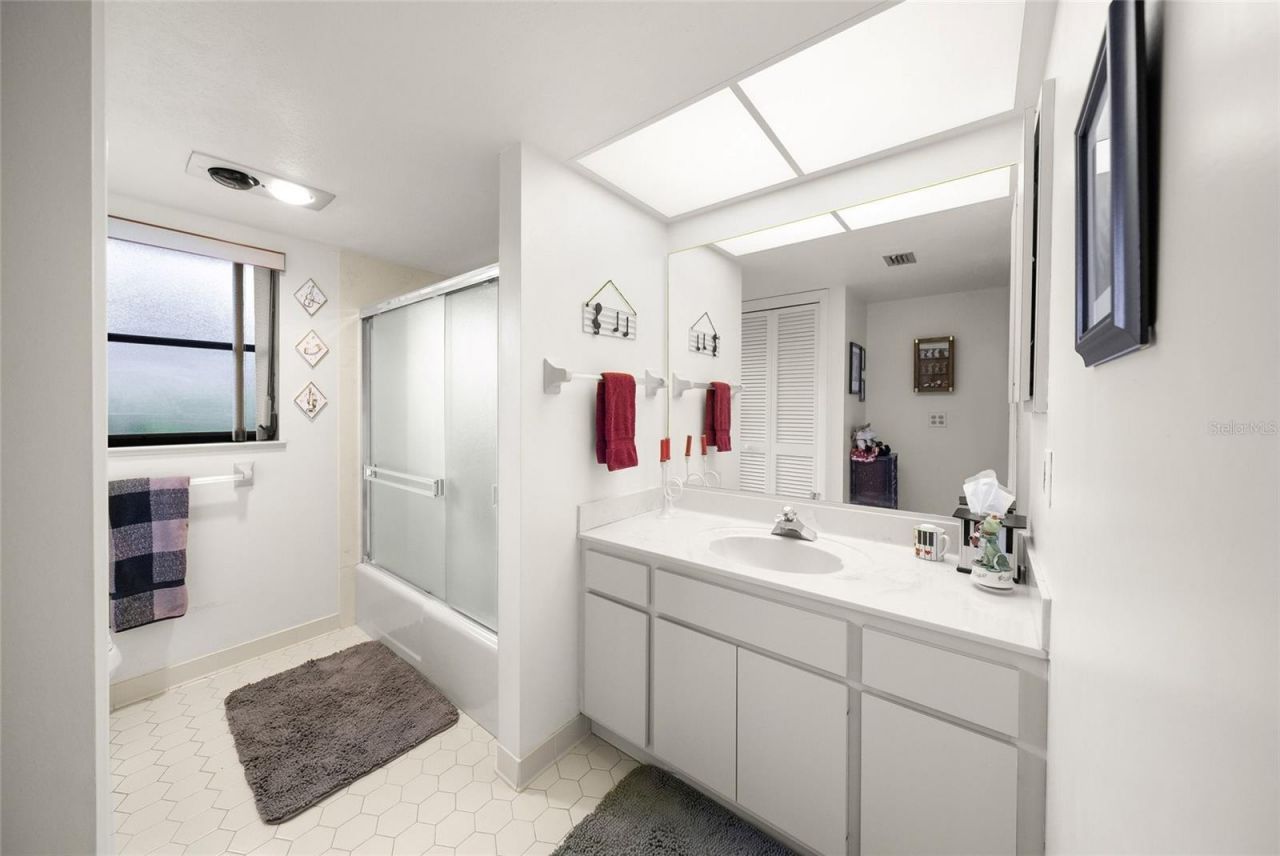 4806 W Country Club Drive, Sarasota, FL 34243 Photo