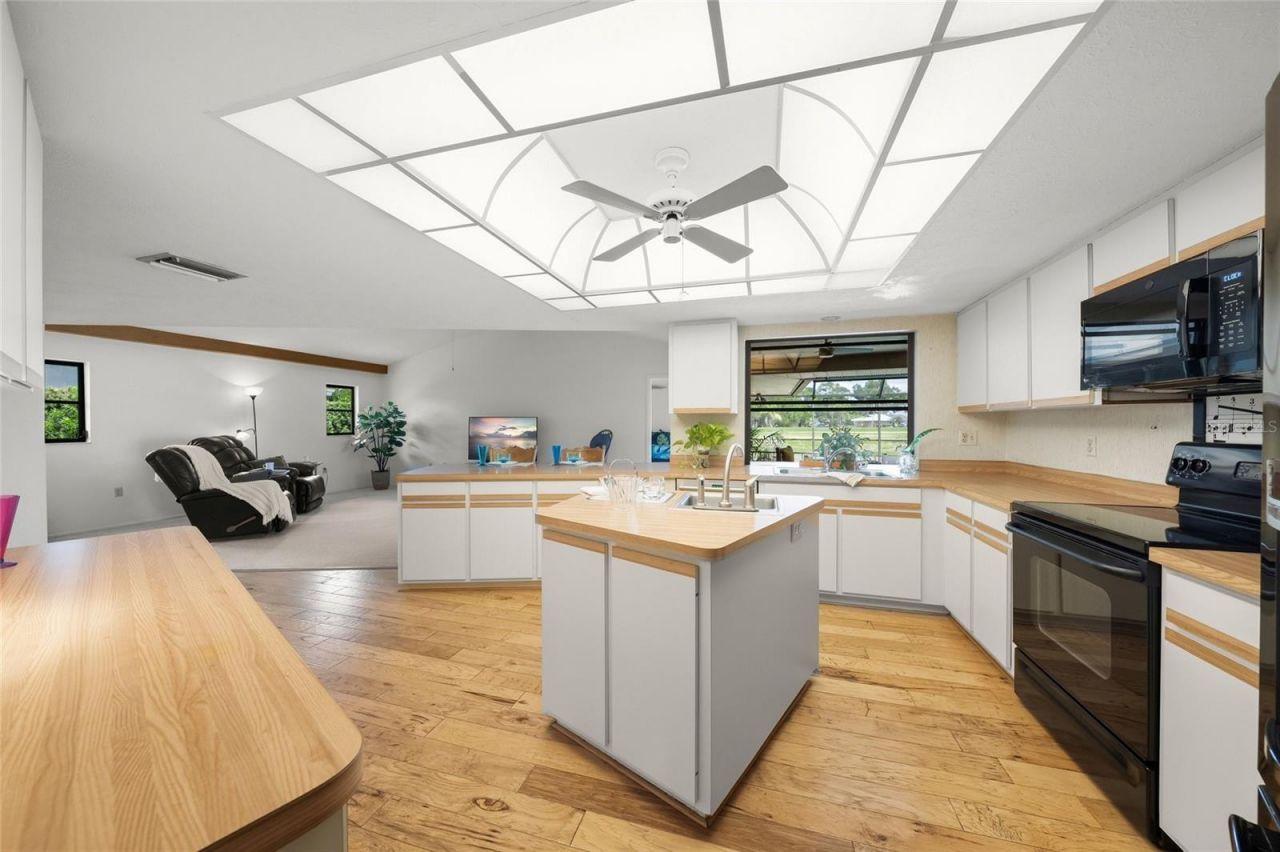 4806 W Country Club Drive, Sarasota, FL 34243 Photo