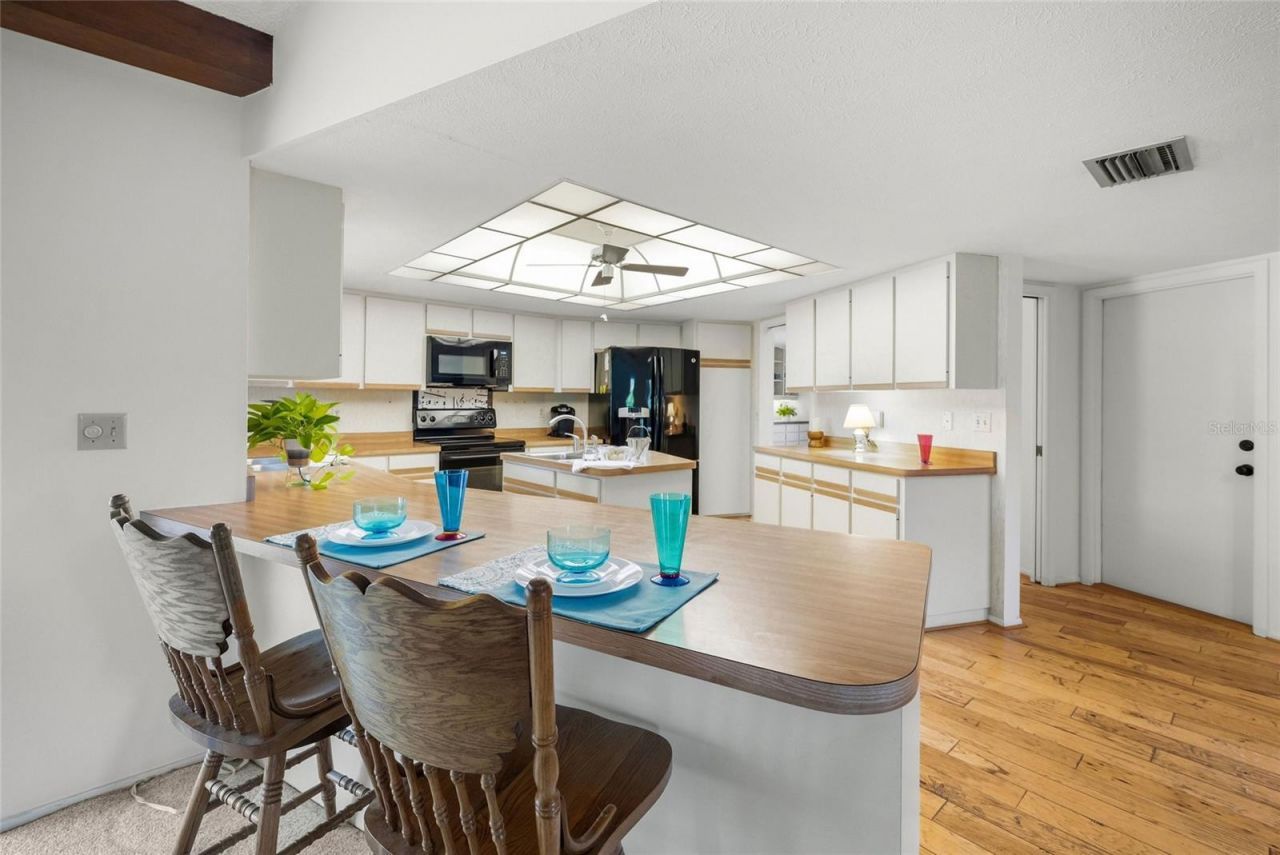 4806 W Country Club Drive, Sarasota, FL 34243 Photo
