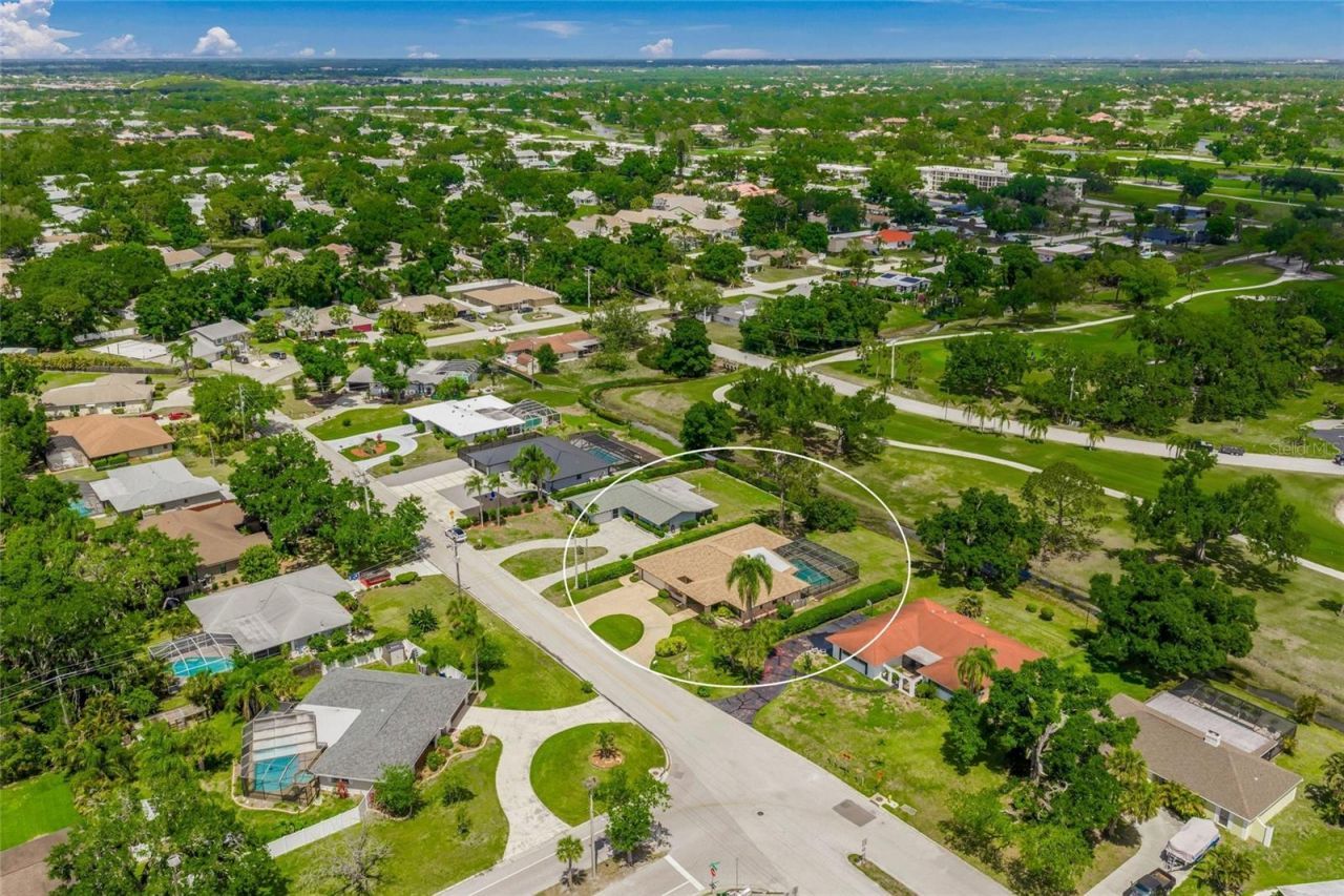 4806 W Country Club Drive, Sarasota, FL 34243 Photo