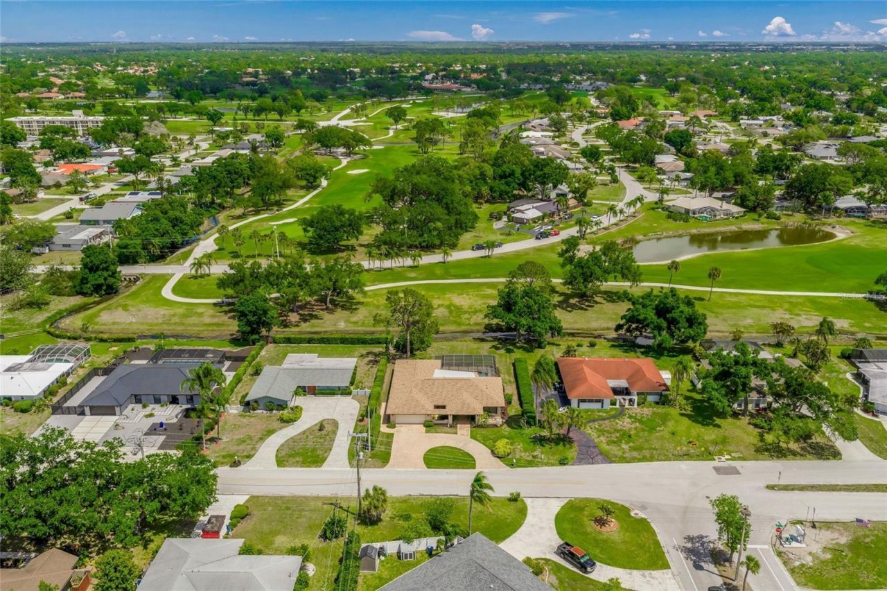 4806 W Country Club Drive, Sarasota, FL 34243 Photo