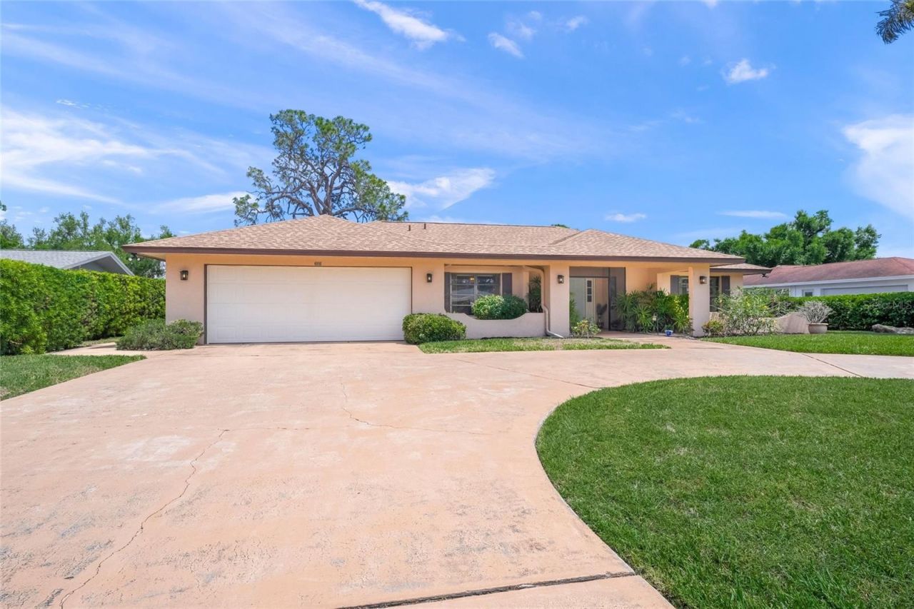 4806 W Country Club Drive, Sarasota, FL 34243 Photo