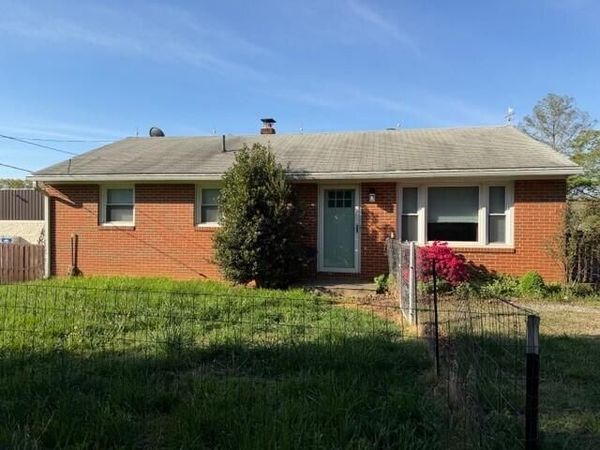 10640 Stewartsville RD , Vinton, VA 24179