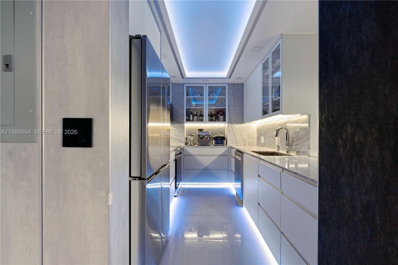 400 SE Kings Point Dr, Unit 822-23, Sunny Isles Beach, FL 33160 Photo