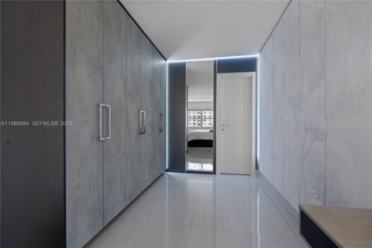 400 SE Kings Point Dr, Unit 822-23, Sunny Isles Beach, FL 33160 Photo