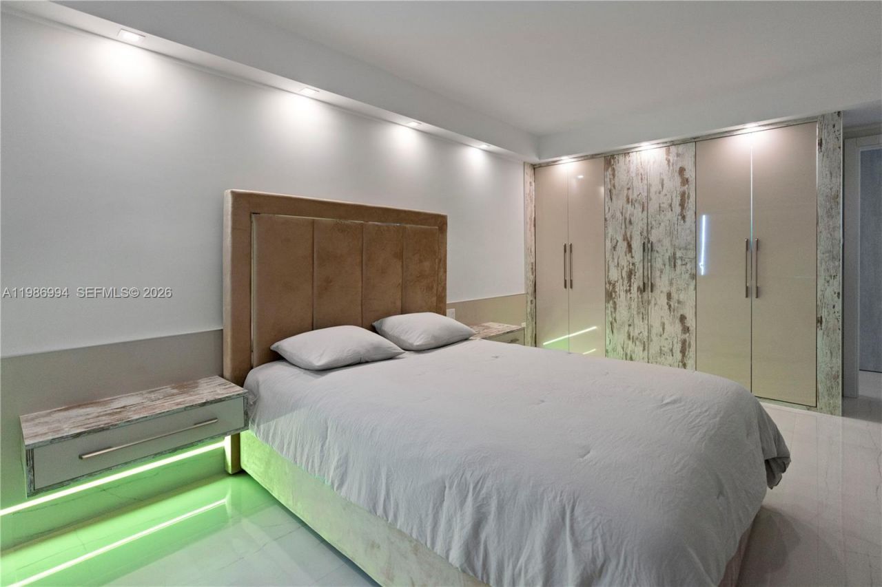 400 SE Kings Point Dr, Unit 822-23, Sunny Isles Beach, FL 33160 Photo