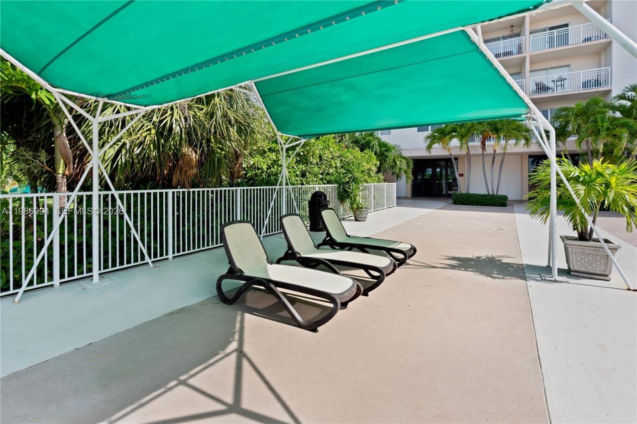 400 SE Kings Point Dr, Unit 822-23, Sunny Isles Beach, FL 33160 Photo