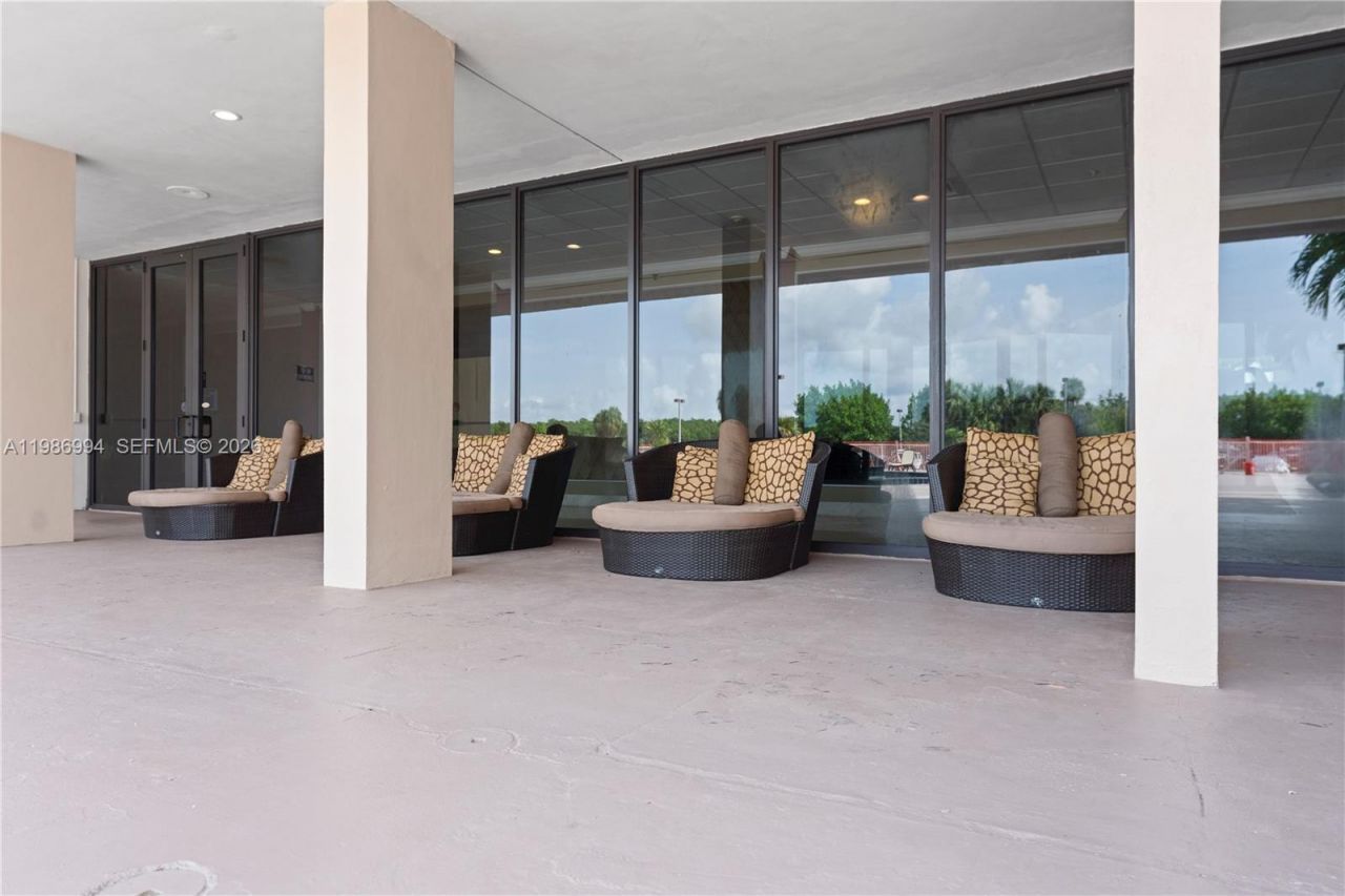 400 SE Kings Point Dr, Unit 822-23, Sunny Isles Beach, FL 33160 Photo