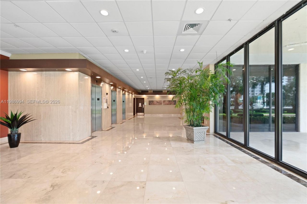 400 SE Kings Point Dr, Unit 822-23, Sunny Isles Beach, FL 33160 Photo