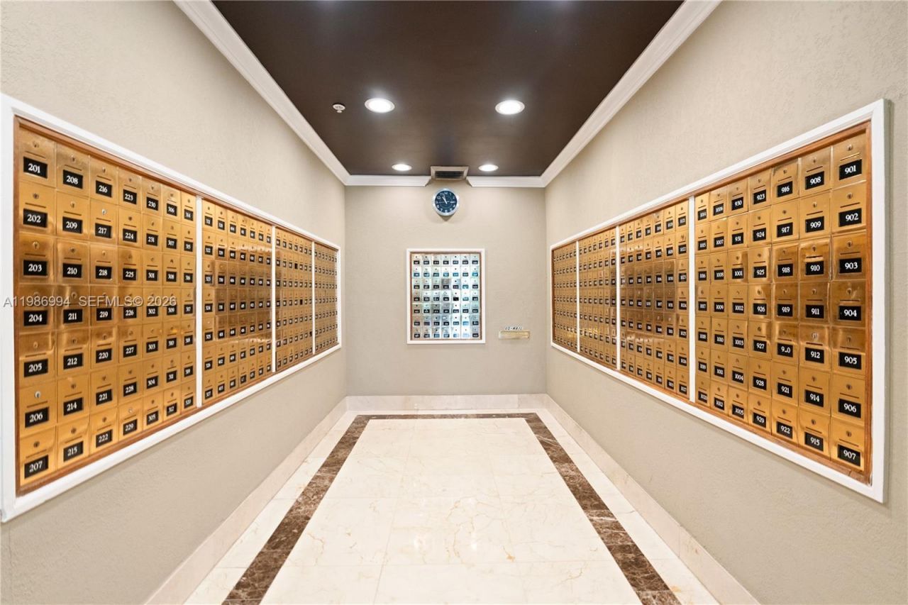 400 SE Kings Point Dr, Unit 822-23, Sunny Isles Beach, FL 33160 Photo