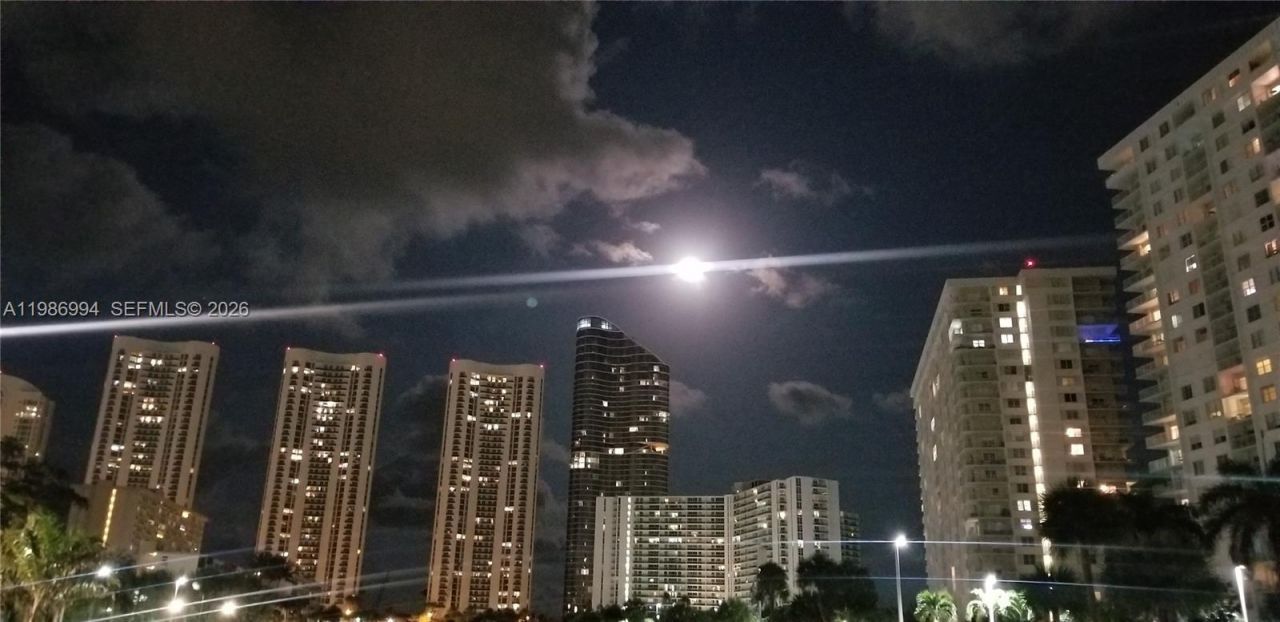 400 SE Kings Point Dr, Unit 822-23, Sunny Isles Beach, FL 33160 Photo