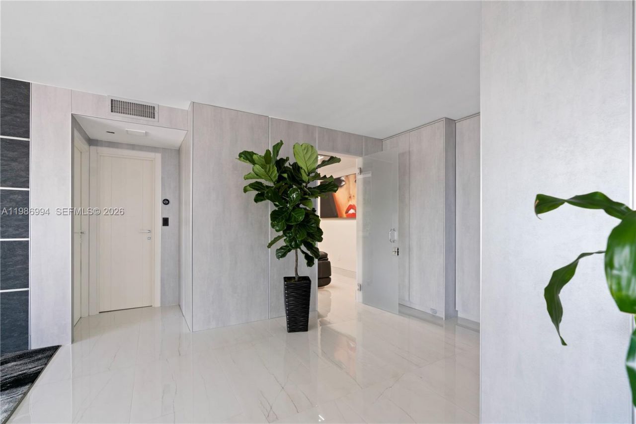 400 SE Kings Point Dr, Unit 822-23, Sunny Isles Beach, FL 33160 Photo