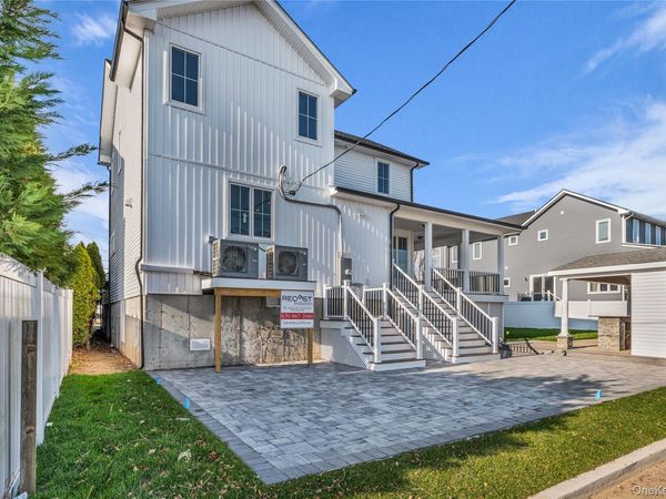 2437 Archer Street , Seaford, NY 11873